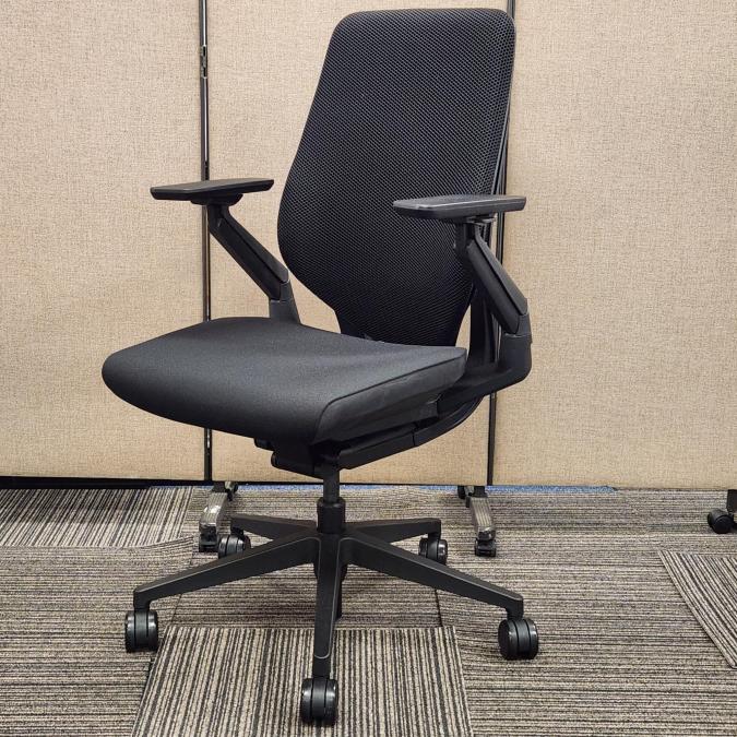 【福岡西店撮影】【残り2脚！】【自由度の高い肘掛で肩回りの疲労を軽減！】■スチールケース　ジェスチャーチェア (Gesture)　■ハイバック　肘付き　■ブラック　【包み込むような座り心地！】【天神ビッグバン】【天神BBB】【博多コネクティッド】【博多コネクティッドボーナス】
                        ジェスチャー
                                    中古
            