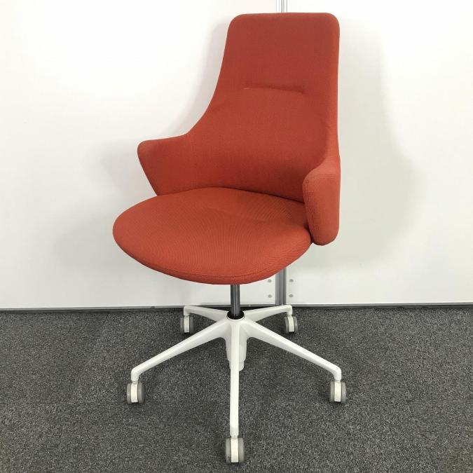 【カジュアルだけど機能的！】【働きやすく、居心地の良いオフィスへ】オカムラの新シリーズ！■Lives（ライブス）ワークチェア　ハイバック　■okamura（オカムラ）　■オレンジ張地　ホワイト脚
                        ライブス
                                    中古
            