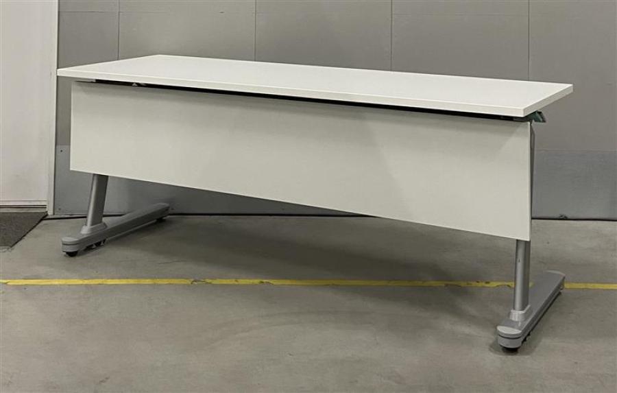 【24台入荷しました!!】会議などでひっぱりだこの折り畳みテーブル大量入荷！！プラス　MF-J　ホワイト　W1800　サイドスタックテーブル　会議　ミーティング　幕板あり
                        その他シリーズ
                                    中古
            