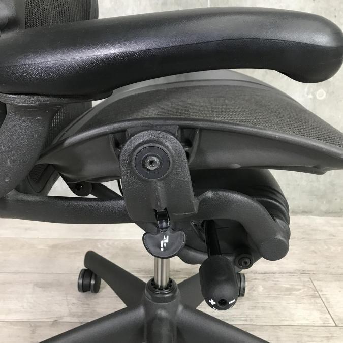 ハーマンミラー アーロンチェア Bサイズ フル装備 可動肘 ブラック（美  