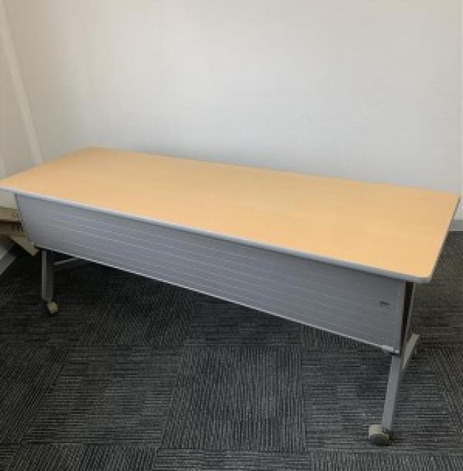 【足元を隠せる幕板パネル付！】■イトーキ製　サイドスタックテーブル　■研修や会議用などにオススメ！
                        その他シリーズ
                                    中古
            