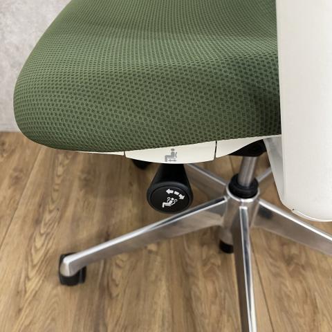 オカムラ デスクチェア オフィスチェア 完成品 組立不要 シルフィ― エキストラハイバック メッシュ デザインアーム 樹脂脚 ブラックフレーム  C64AXR-FMP5 ライムグリーン