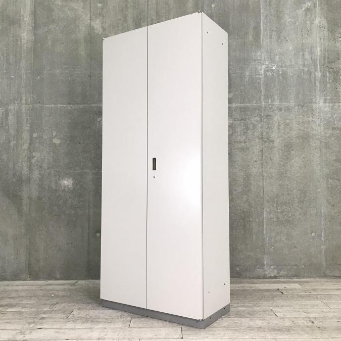 【入替セール】【扉が大きく開いて出し入れしやすい！】■イトーキ製　シンラインシリーズ　両開き書庫　色:ニューグレー　■シリンダー錠 【たっぷり6段収納できる、ハイキャビネット！】
                        シンライン
                                    中古
            