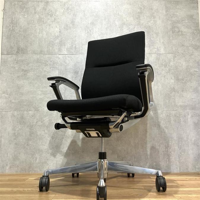 良品エグゼクティブチェアDuke(デューク)可動ヘッドレスト 肘 良品エグゼクティブチェアDuke(デューク)可動ヘッドレスト 肘