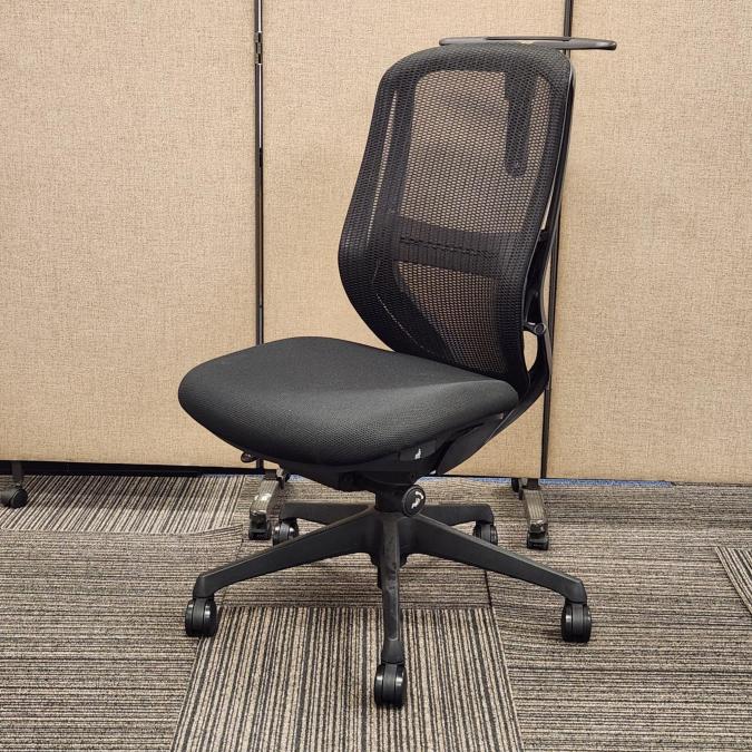 【西】【福岡西店撮影】【人気のブラック！】シルフィー　肘無し　ハイバックチェア　OAチェア【天神ビッグバン】【天神BBB】【博多コネクティッド】【博多コネクティッドボーナス】
                        シルフィー
                                    中古
            