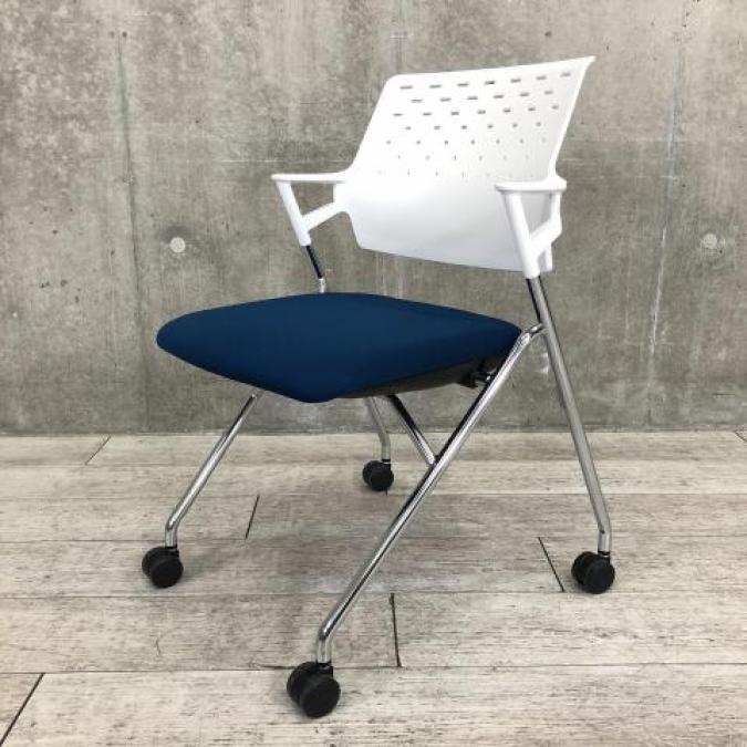 【肘付きで長時間の会議も安心の座り心地】【背もたれクッション無しモデル】■コクヨ　ピエガ　ネスティングチェア
                        ピエガ（PIEGA）チェア
                                    中古
            