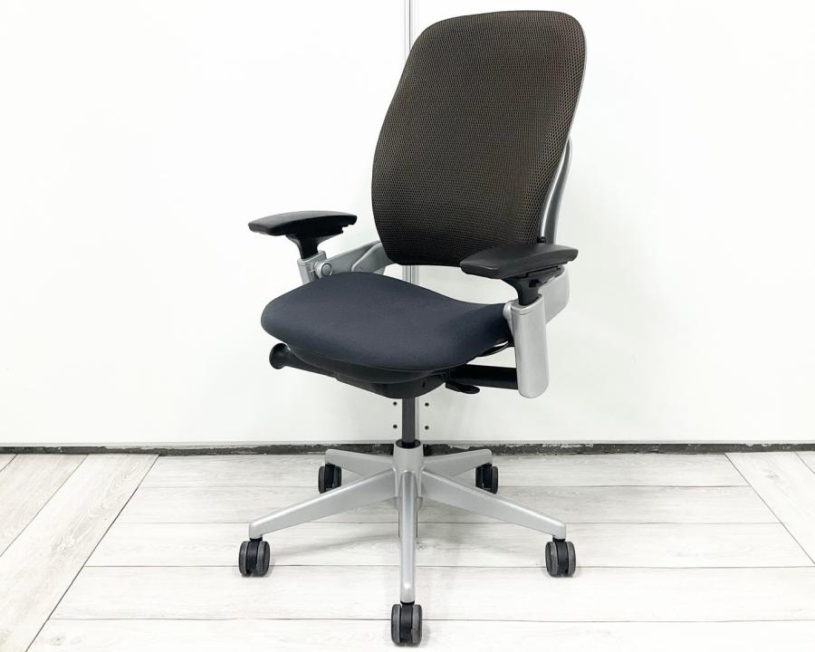 【限定１脚】 ワークチェア  3Dニット アームレスト付 可動肘 シルバーフレーム オススメ(おすすめ) 大人気 ・Steel case/スチールケース ・Leap-v2/リープV2 ※横浜本店撮影画像※
                        リープV2
                                    中古
            