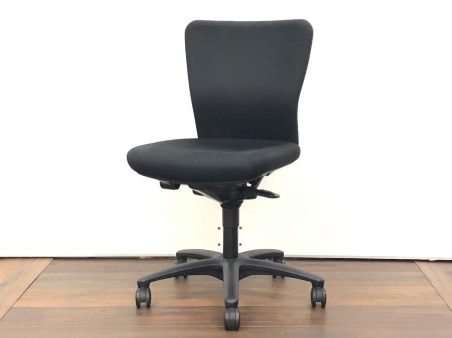 【在庫入替えセール！】【法人様から圧倒的人気を誇るオカムラの人気シリーズ！】オカムラ　カロッツァ　肘無　ローバック　ブラック
                        カロッツァチェア
                                    中古
            