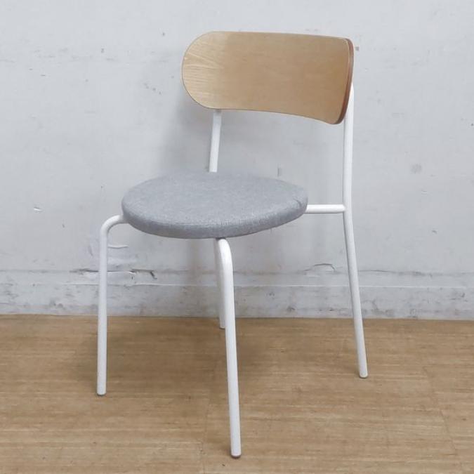 コクヨ(KOKUYO) デイズオフィス(DAYS OFFICE)　ハングライク(hang like)　スタンダードタイプ背あり(中)　フレーム：ホワイト　座：グレー
                        その他シリーズ
                                    中古
            