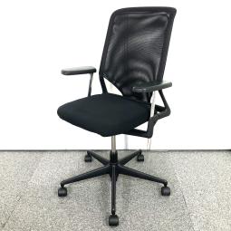 【世界各国で多数のデザインアワードを受賞！】■Vitra(ヴィトラ)　MEDAⅡ(メダ2チェア)　肘付　ブラック　■人気のメッシュチェアー！ ★