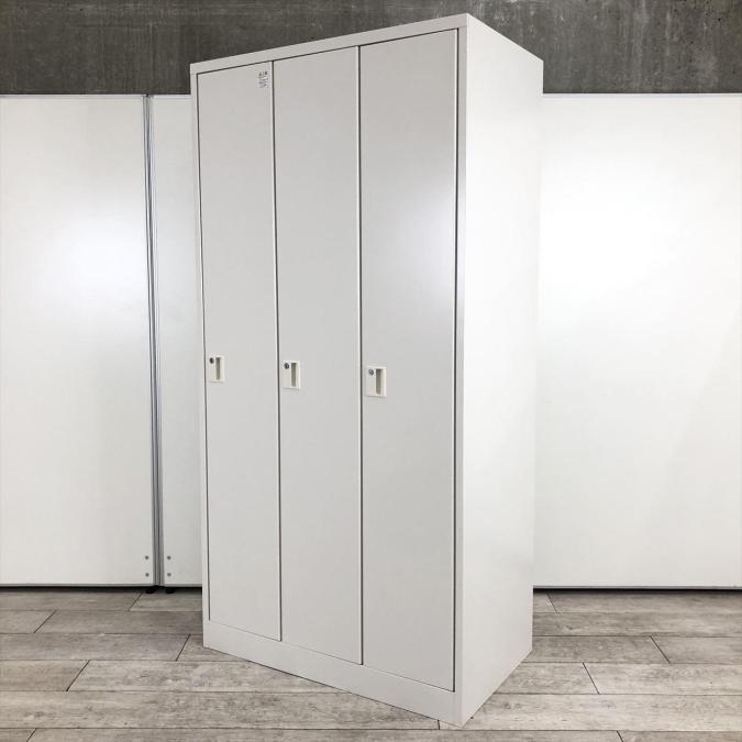 【横幅スリムタイプ3人用更衣ロッカーが入荷しました！増員にもオススメ！人気のホワイトカラー！】■イトーキ(ITOKI)製　WN型  3人用更衣ロッカー　■ホワイト　■シリンダー鍵　■更衣ロッカー
                        WN型
                                    中古
            