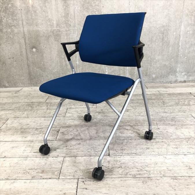 【スタイリッシュなデザイン！水平スタッキングで準備や片づけの際にイスを持ち上げる必要がない！】■コクヨ(KOKUYO)製　ピエガシリーズ　肘付ミーティングチェア　■ブルー　■固定肘　■キャスター付
                        ピエガ
                                    中古
            