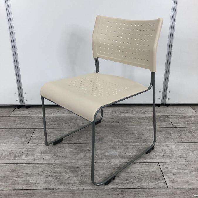 【座面が樹脂の為汚れても拭き取れます！重ねられて収納もラクラク！】■アイリスオーヤマ製　スタッキングチェア　■ベージュ
                        その他シリーズ
                                    中古
            