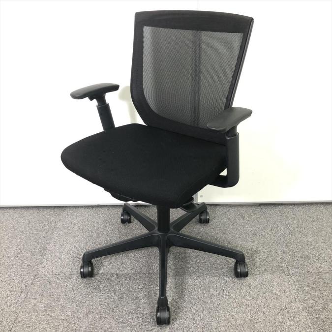 【長時間のデスクワークも快適にサポート！背面メッシュで熱がこもりにくい！人気のブラックカラー！】■オカムラ(okamura)製　エスクードメッシュチェア　■ブラック　■可動肘
                        エスクードメッシュ
                                    中古
            