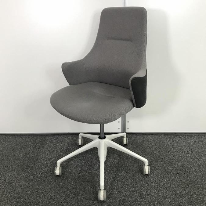 【在庫入替セール】オカムラ　ライブスワークチェア　ハイバック　カラー：ライトグレー＆ダークグレー（ツートン）　張地：ツイル　やわらかく、からだを包み込むフィルム　カジュアル・機能的
                        ライブス
                                    中古
            