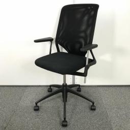 【世界各国でデザインアワードを受賞したスタイリッシュなメッシュチェア！】■Vitra(ヴィトラ)　MEDAⅡ(メダ2チェア)　肘付ハイバックチェア　■ブラック　■メッシュ　■可動肘