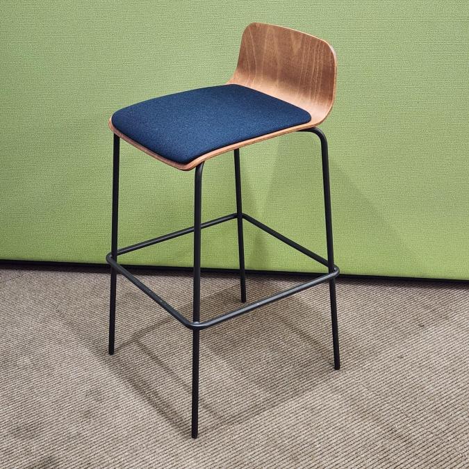 【福岡西店撮影】【限定3脚！オフィス使いにぴったりのおしゃれなハイチェア！！】イトーキ　ノットワーク　ハイチェア」　ブルー　木目【福岡オフィス家具】【福岡中古家具】【中古事務什器】【中古チェア】【中古椅子】
                        ノットワーク
                                    中古
            