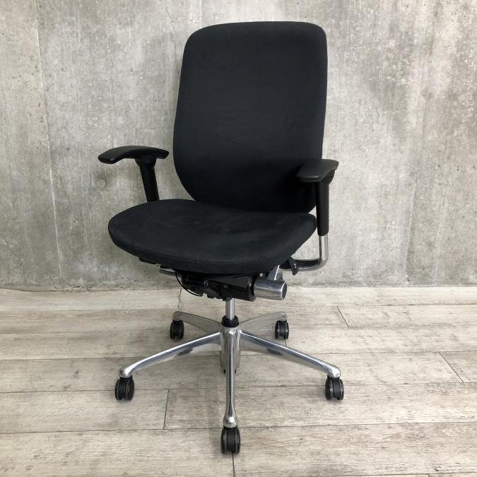 【在庫入替セール品！】【人間工学に基づいた快適な座り心地！体の動きを自然にサポート】 ■オカムラ製　ゼファーチェア (Zephyr)　■可動付　ブラック
                        ゼファー（クッション）
                                    中古
            
