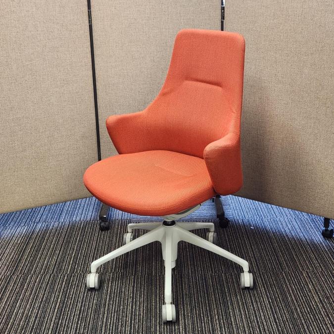 【福岡西店撮影】【カジュアルだけど機能的！】【働きやすく、居心地の良いオフィスへ】オカムラの新シリーズ！■Lives（ライブス）ワークチェア　ハイバック　■okamura（オカムラ）　■オレンジ張地　ホワイト脚【ABW商品】【天神ビッグバン】【天神BBB】【博多コネクティッド】【博多コネクティッドボーナス】
                        ライブス
                                    中古
            
