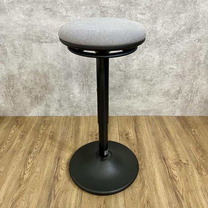 【不思議な座り心地の椅子！】メーカー品　オカムラ　Okamura　ピルエット　格安　高品質　チェア　オフィスチェア 　スツール　グレー　丸椅子　椅子　事務椅子　姿勢　福岡　佐賀　長崎　大分　熊本　宮崎　鹿児島　沖縄　九州
                        ピルエット
                                    中古
            