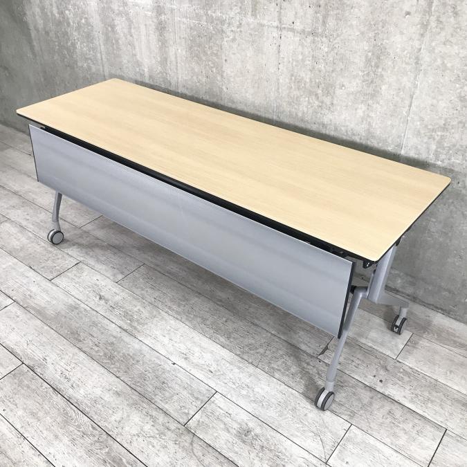 【シャープなフォルムでスタイリッシュなデザイン！】■オカムラ(okamura)製　インターアクトNT (INTERACT NT)　サイドフォールドテーブル　(W1800×D600×H720)　■木目ナチュラル　■幕板パネル付　■キャスター付【平行ネスティング・サイドスタックテーブル】
                        インターアクトNT
                                    中古
            