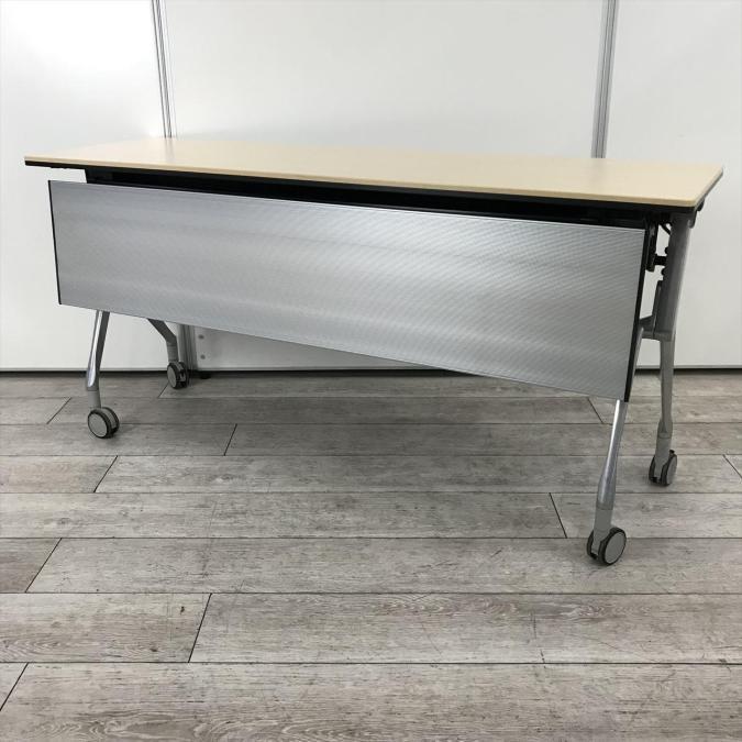 【スタイリッシュなデザインで高品質！フレキシブルに使える便利アイテム！】■オカムラ(okamura)製　インターアクトNT　サイドフォールドテーブル　(W1500×D450×H720)　■木目チュラル　■幕板パネル付
                        インターアクトNT
                                    中古
            