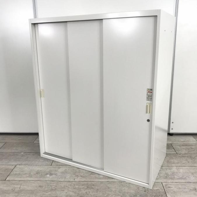 【訳アリ品】【3枚扉で使い勝手抜群！スペースの有効化が可能な引き戸キャビネット】■オカムラ　レクトライン　ローキャビネット　引き違い　■ホワイト　シリンダー錠
                        レクトライン
                                    中古
            