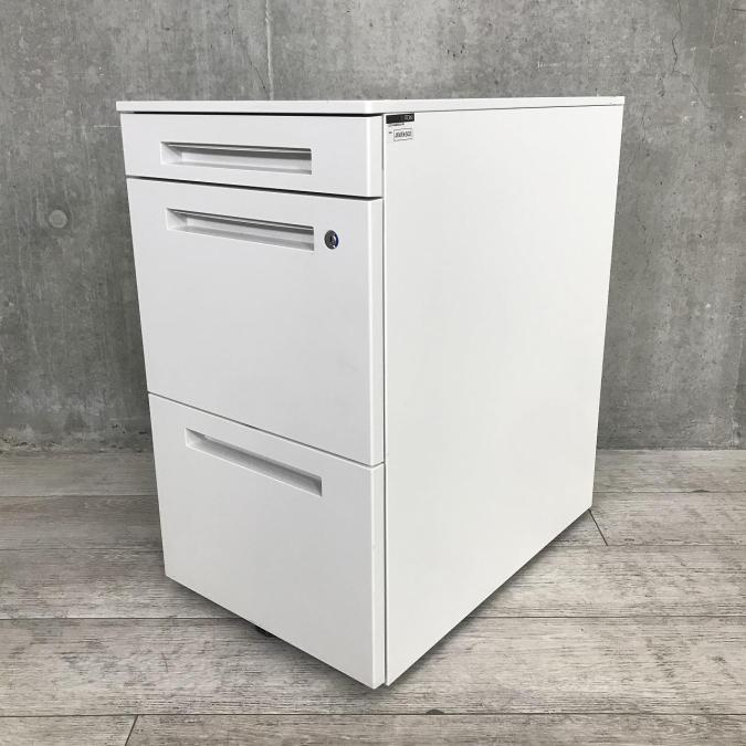 【在庫入替セール品！】【使いやすさ抜群のキャスター付き３段ワゴン】■イトーキ（ITOKI）CZRシリーズ　３段ワゴン　■キャスター付き　■色：ホワイト　【平机・フリーアドレスデスクのお供に！】
                        CZR
                                    中古
            