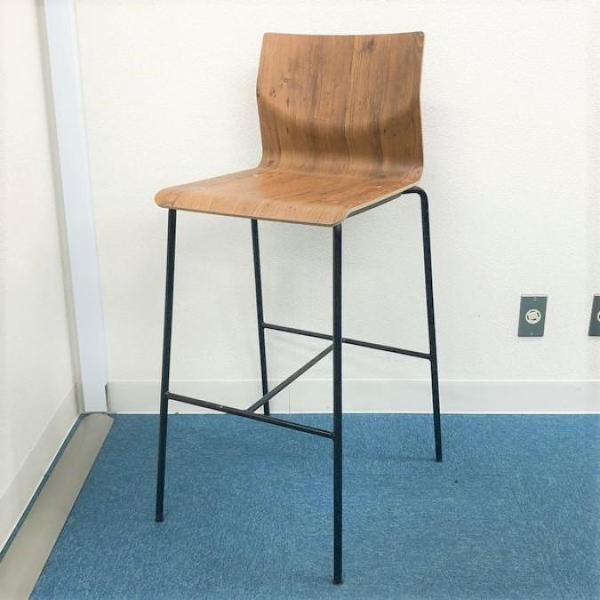 【カフェスペースやリフレッシュエリアを演出！】■オカムラ製　sweep(スイープ)シリーズ　ハイチェア　シェルタイプ　■ハイテーブルやカウンターに合わせてのご利用にオススメ！
                        スイープ
                                    中古
            