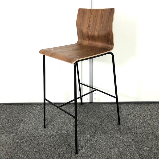 【カフェスペースやリフレッシュエリアを演出！】■オカムラ製　sweep(スイープ)シリーズ　ハイチェア　シェルタイプ　■ハイテーブルやカウンターに合わせてのご利用にオススメ！
                        スイープ
                                    中古
            
