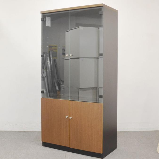 【重厚なデザイン！～木目調のおしゃれ本棚～】　ナイキ製　ガラス書庫　本棚　木目調　応接室　【応接セットと一緒にいかがでしょうか！】
                        その他シリーズ
                                    中古
            