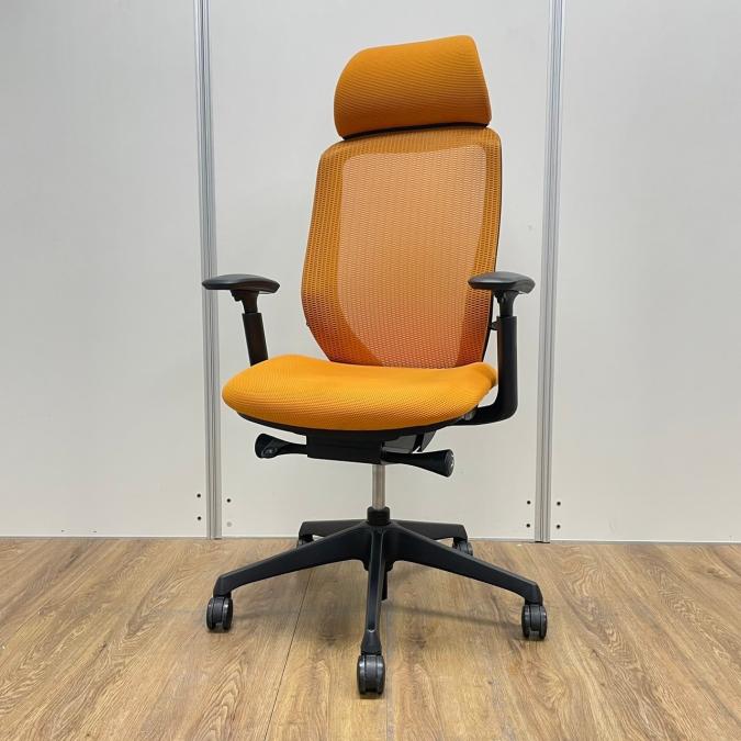 オカムラ製　シルフィーシリーズ　オレンジカラー　ブラックフレーム　ヘッドレスト　アジャストアーム※可動肘　樹脂脚　肘付きハイバックチェア！！
                        シルフィーメッシュ
                                    中古
            
