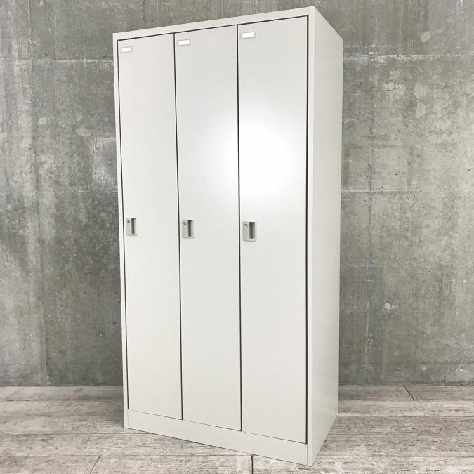 【個人の荷物や衣類をしっかり保管！】■オカムラ(okamura)製　FZシリーズ　3人用更衣ロッカー　■ニューグレー　■シリンダー錠　【移転や増員を検討されている方にオススメ！】
                        FZタイプ
                                    中古
            