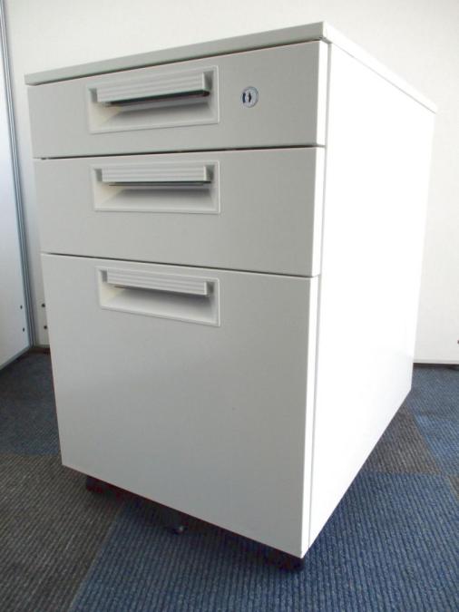 【清潔感溢れるホワイト色！平机の中に収納可能！】プラス（PLUS）　LEED　ワゴン　■キャスター付き】
                        LEED
                                    中古
            