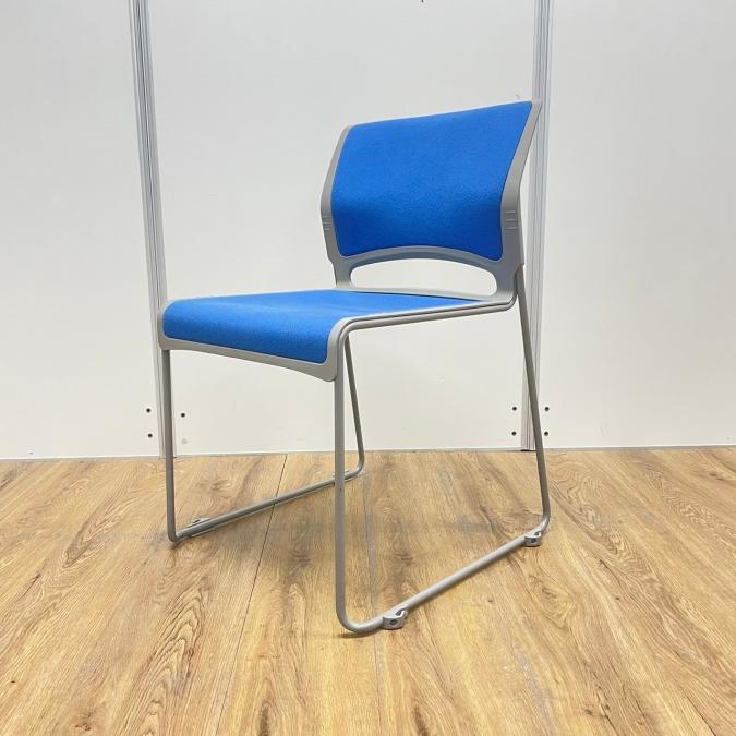 【商品入替のため、残り6脚限り】オカムラ製　リットシリーズ　ブルーカラー　スタッキングチェア！！
                        リット
                                    中古
            