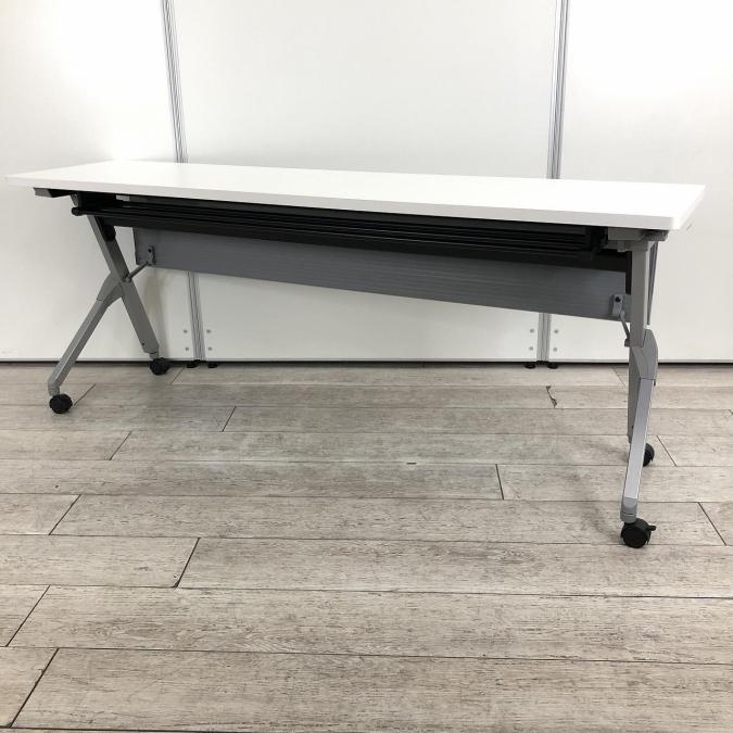 【スムーズに移動できるキャスター付！横幅1800mmタイプで2～3名様での着座利用にオススメ！】■オカムラ(okamura)製　サイドスタックテーブル　W1800×D450×H720mm　■ホワイト天板/シルバー脚　■幕板パネル付　■キャスター付
                        フラプター
                                    中古
            