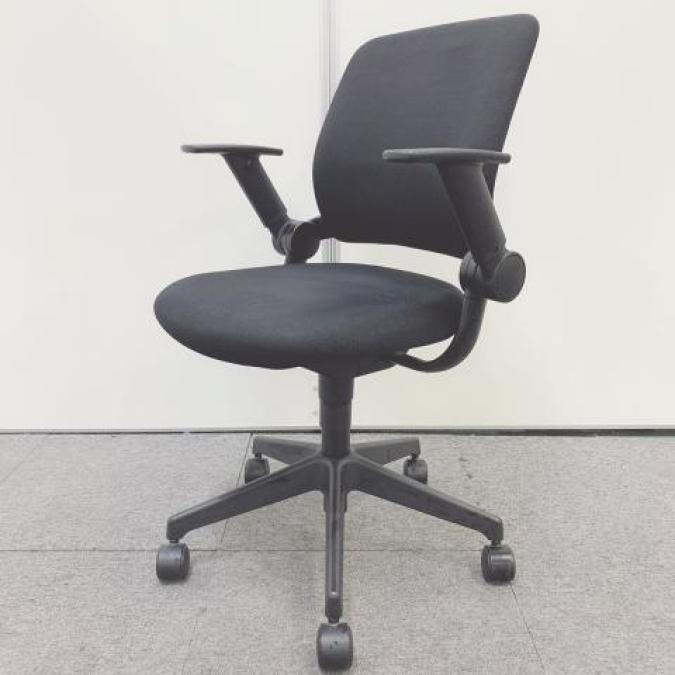 【大量ロット入荷！】【クレジットカード決済優先】 コクヨ製　サイドフィット　肘付き　ブラック　コスパ抜群のチェアです！　【中古】【オフィス家具】オフィスバスターズ堺店
                        サイドフィットチェア
                                    中古
            