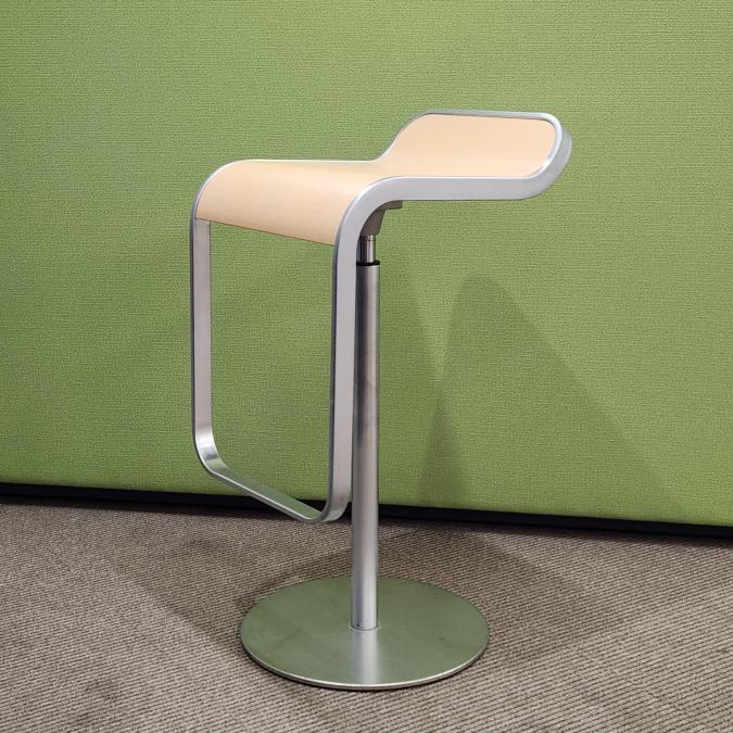 【西】【西店撮影商品】【限定3脚！スタイリッシュで落ち着いたデザインがおしゃれな雰囲気を演出します！！】オカムラ　ハイチェア　カウンターチェア　カフェスペース　ナチュラル/佐賀　格安【福岡オフィス家具】【福岡中古家具】【中古事務什器】【中古チェア】【中古椅子】
                        ラパルマ LEM
                                    中古
            