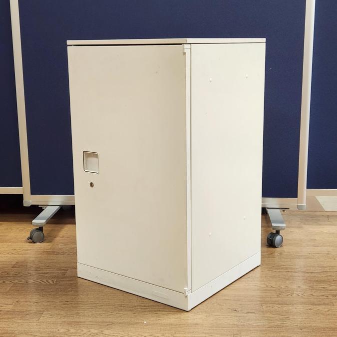 【西】【福岡西店撮影】【スキマ収納にオススメ！】■オカムラ　片開き書庫　　■レクトラインシリーズ　ホワイト【福岡オフィス家具】【福岡中古家具】【中古事務什器】【中古チェア】【中古椅子】
                        レクトライン
                                    新品
            