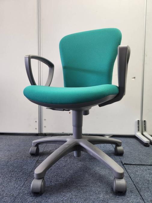 【在庫入替】【クッション厚めが好きな人におすすめ！】　■コクヨ　レグノ2　グリーン　固定肘　ローバック
                        レグノチェア2
                                    中古
            