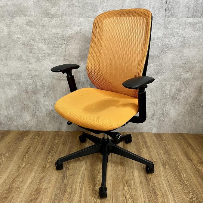 bn　オカムラ　シルフィーチェア　前傾機能　ハイバック　メッシュタイプ　中古 中古】シルフィーメッシュ オカムラ/okamura 肘付ハイバック