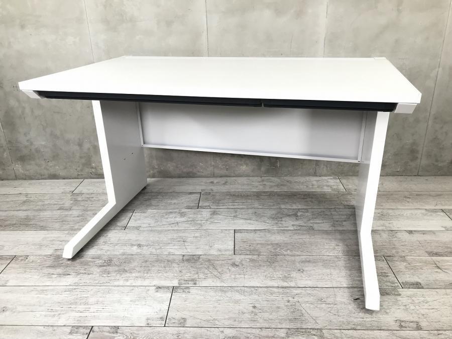 【在庫入替セール品！！】■安心の国内メーカー！ホワイトカラーのスタンダードなオフィスデスク　■定番サイズ横1200㎜の平デスク　 ■ITOKI（イトーキ）　CZRシリーズ　平机　■色：ホワイト【弊社使用欄：A00915837】【G2】減
                        CZRデスク
                                    中古
            