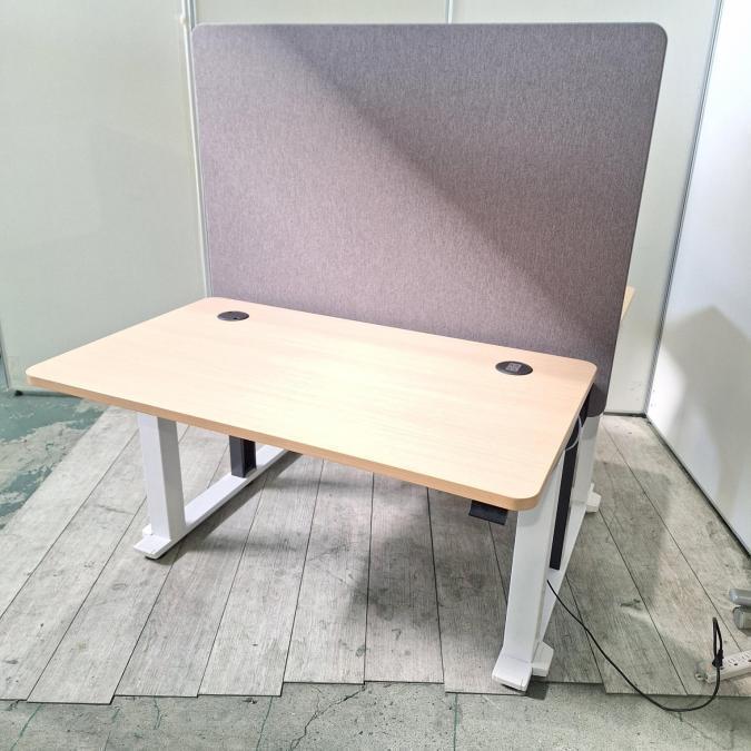 【在庫入替セール】【トレンド】2名分の昇降デスク！一体型です！　イナバインターナショナル　昇降デスク　パネル付き
                        Novie（ノヴィ）
                                    中古
            