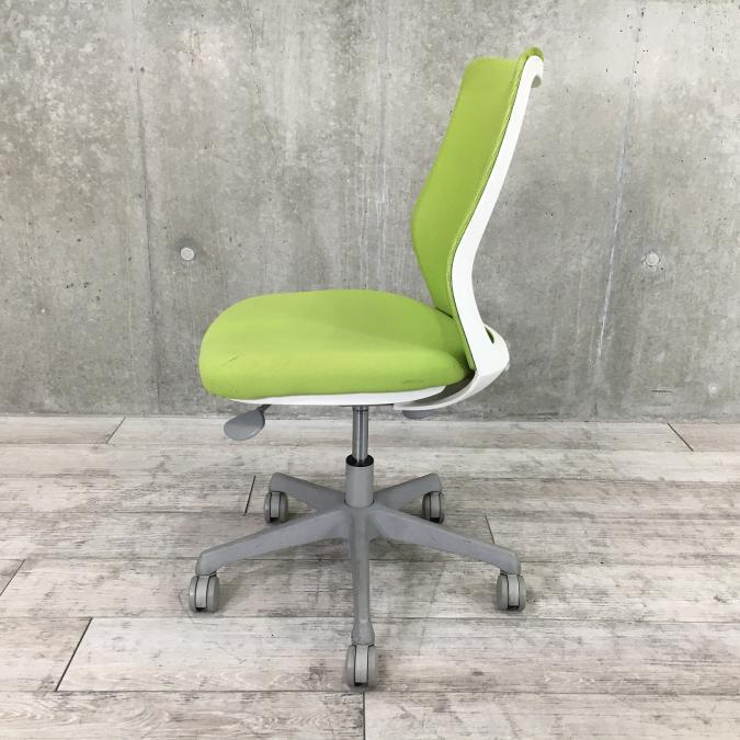 【中古】CG-M メッシュ オカムラ/okamura 肘無ローバックチェア 476551 - 中古オフィス家具ならオフィスバスターズ