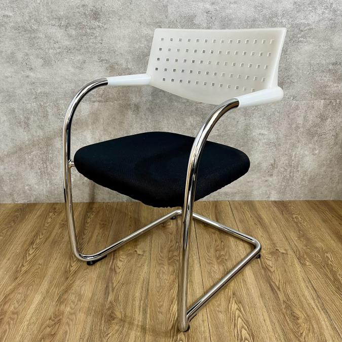【スタイリッシュなネスティングチェア！】ヴィトラ　Vitra　ビザビ　海外　格安　高品質　チェア　ネスティング　reasonable　会議　学校　オフィス　講義　福岡　佐賀　長崎　大分　熊本　宮崎　鹿児島　沖縄　九州 ∴
                        ビザビチェア
                                    中古
            