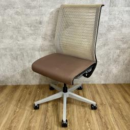 【南】【ギターの弦のようなデザイン！】海外　スチールケース　SteelCase　シンク　Think　茶色　ブラウン　高品質　OAチェア　事務チェア　事務椅子　レイアウト変更　入れ替え　買い替え　オフィス　レア　福岡　佐賀　長崎　大分　熊本　宮崎　鹿児島　沖縄　九州