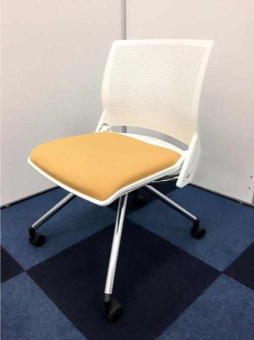 【関西倉庫在庫】 オカムラ製　ミーティングチェア　クリール　鮮やかなイエローカラー　【弊社使用欄：A00974007】
                        クリール
                                    中古
            