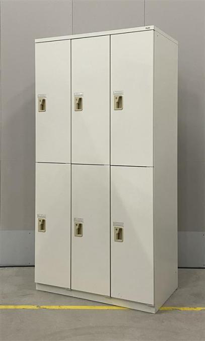 【在庫入替セール】【1台限定】プラス製　ニューグレー　上下2段タイプ　倉庫・工場・病院などあらゆる職種に必需品！　6人用更衣室用ロッカー！！
                        その他シリーズ
                                    中古
            