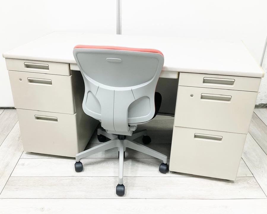 【訳アリ品(ひび割れ:有/日焼け:有)】【セット商品（デスク×１台/チェア×１脚）】両袖机 両袖デスク オススメ(おすすめ) 大人気 ・Okamura/オカムラ ・SD-V ※横浜本店撮影画像※
                        旧BSシリーズ
                                    中古
            