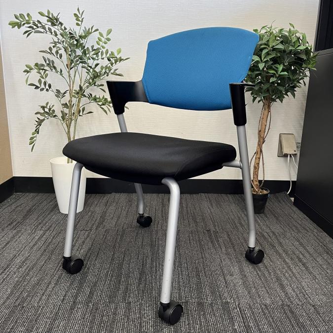 ツートーンの肘付のミーティングチェアが5脚入荷！ 会議室や研修室に最適！　中古チェア　オフィスチェア　九州　福岡
                        プロッティチェア
                                    中古
            